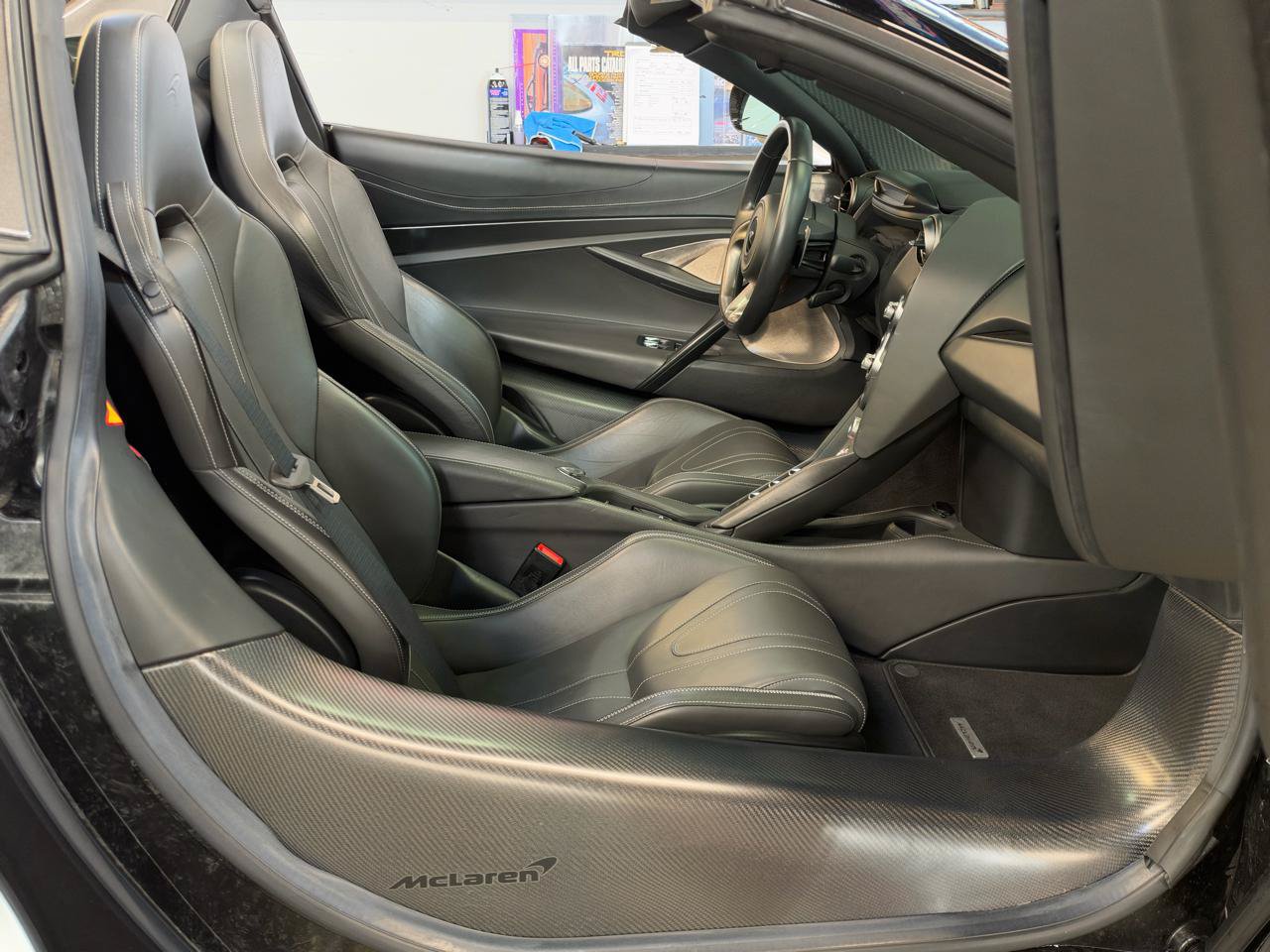 Used 2020 McLaren 720S Performance RWD image 35