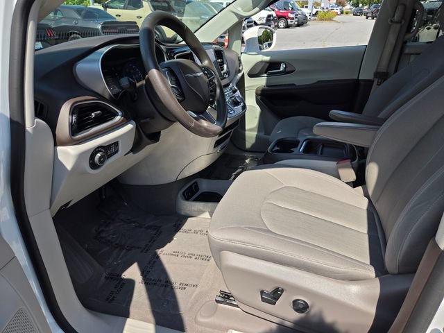 Used 2019 Chrysler Pacifica Touring Plus w/ Advanced Safetytec Group FWD image 16