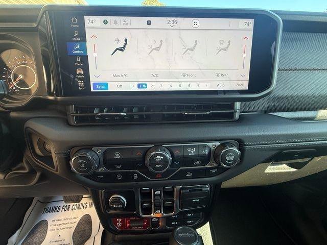 Used 2026 Jeep Gladiator Mojave image 12