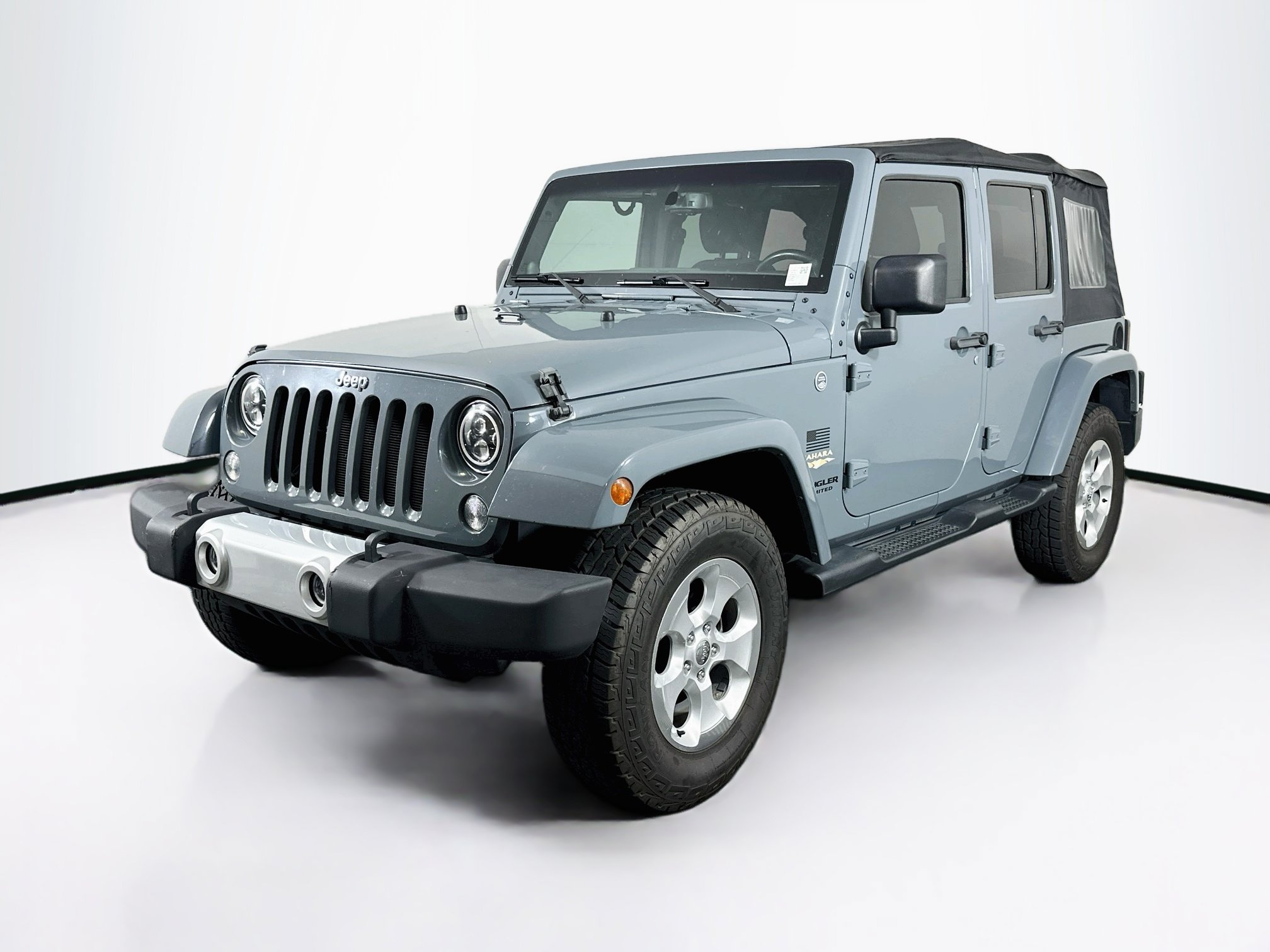 Used 2014 Jeep Wrangler Unlimited Sahara w/ Connectivity Group AWD/4WD image 3