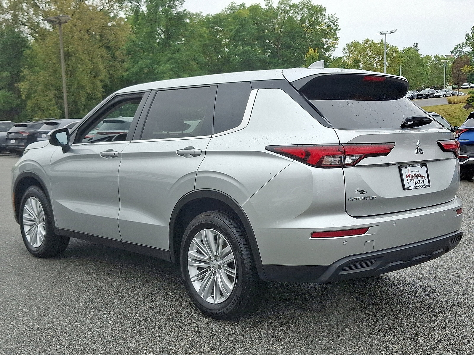 Used 2024 Mitsubishi Outlander ES image 4