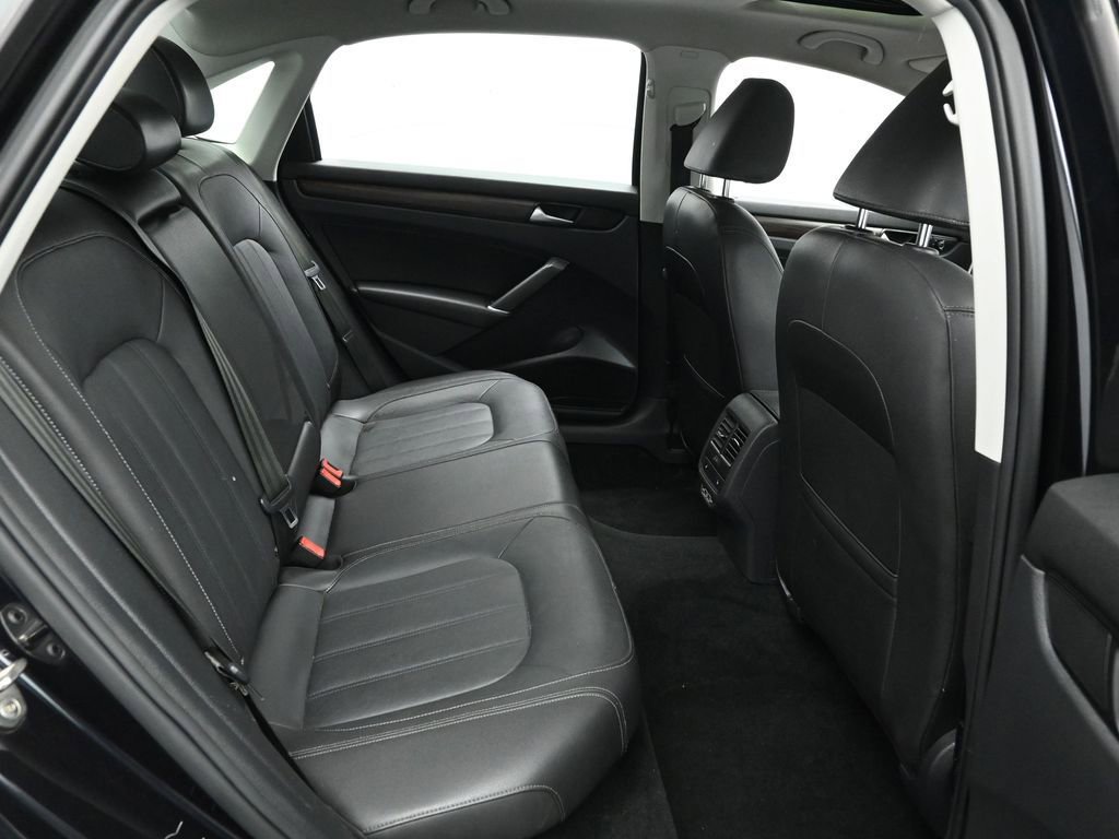 Used 2020 Volkswagen Passat 2.0T SEL image 17
