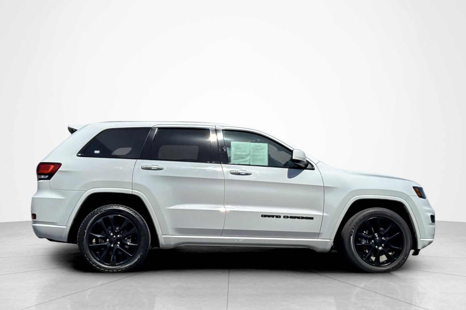 Used 2020 Jeep Grand Cherokee Altitude RWD image 6