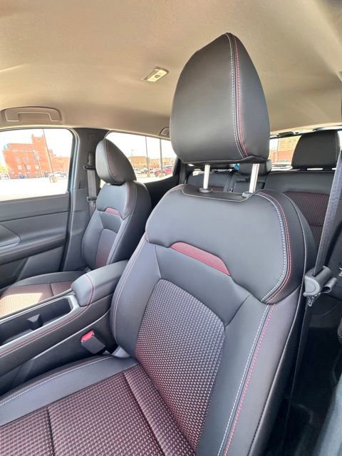 New 2025 Nissan Kicks SR image 22