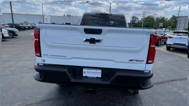 New 2026 Chevrolet Silverado 2500 ZR2 w/ LPO, Dark Essentials Package AWD/4WD image 9