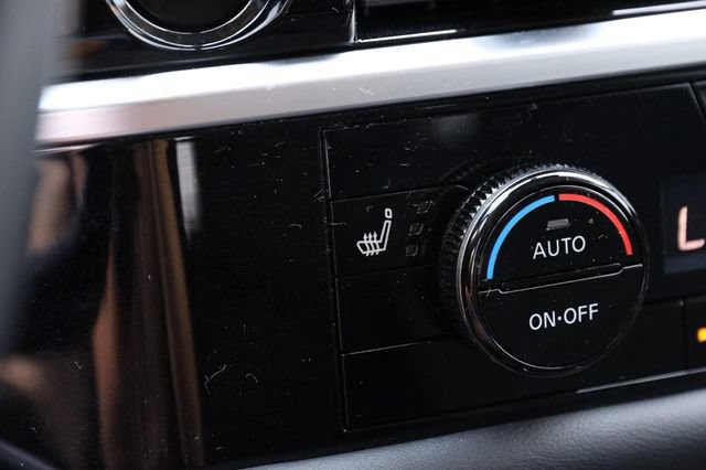 Certified 2025 Nissan Pathfinder SV w/ SV Premium Package FWD image 22