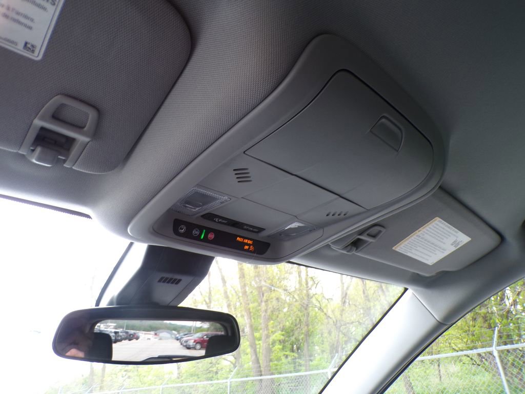Used 2024 Chevrolet Equinox LT FWD image 26
