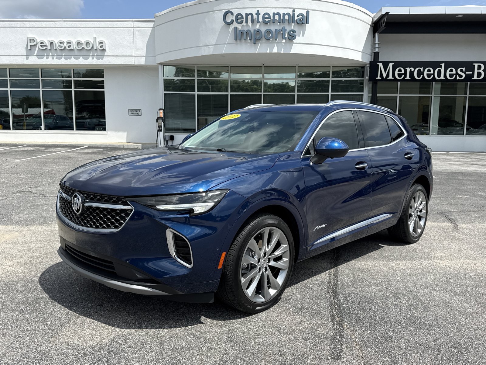 Used 2022 Buick Envision Avenir w/ Technology Package II FWD image 1