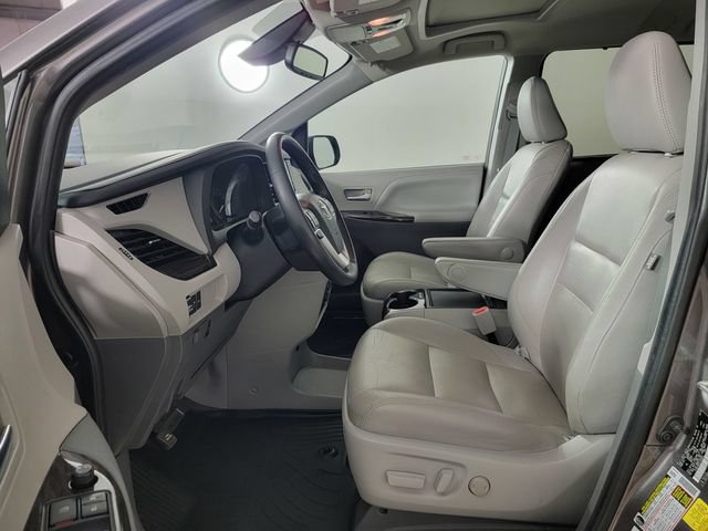 Used 2020 Toyota Sienna XLE w/ XLE Navigation Package AWD/4WD image 13