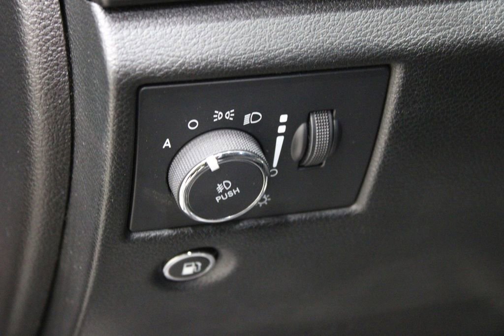 Used 2022 Jeep Grand Cherokee Laredo X image 19