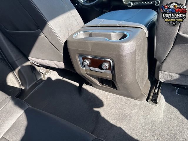 Used 2025 Chevrolet Suburban Z71 image 31