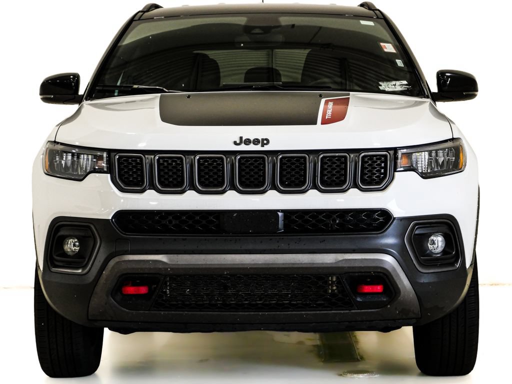 Used 2024 Jeep Compass Trailhawk AWD/4WD image 2