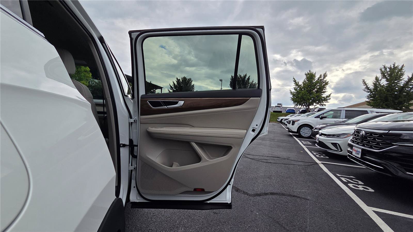 Certified 2026 Volkswagen Atlas SE AWD/4WD image 35