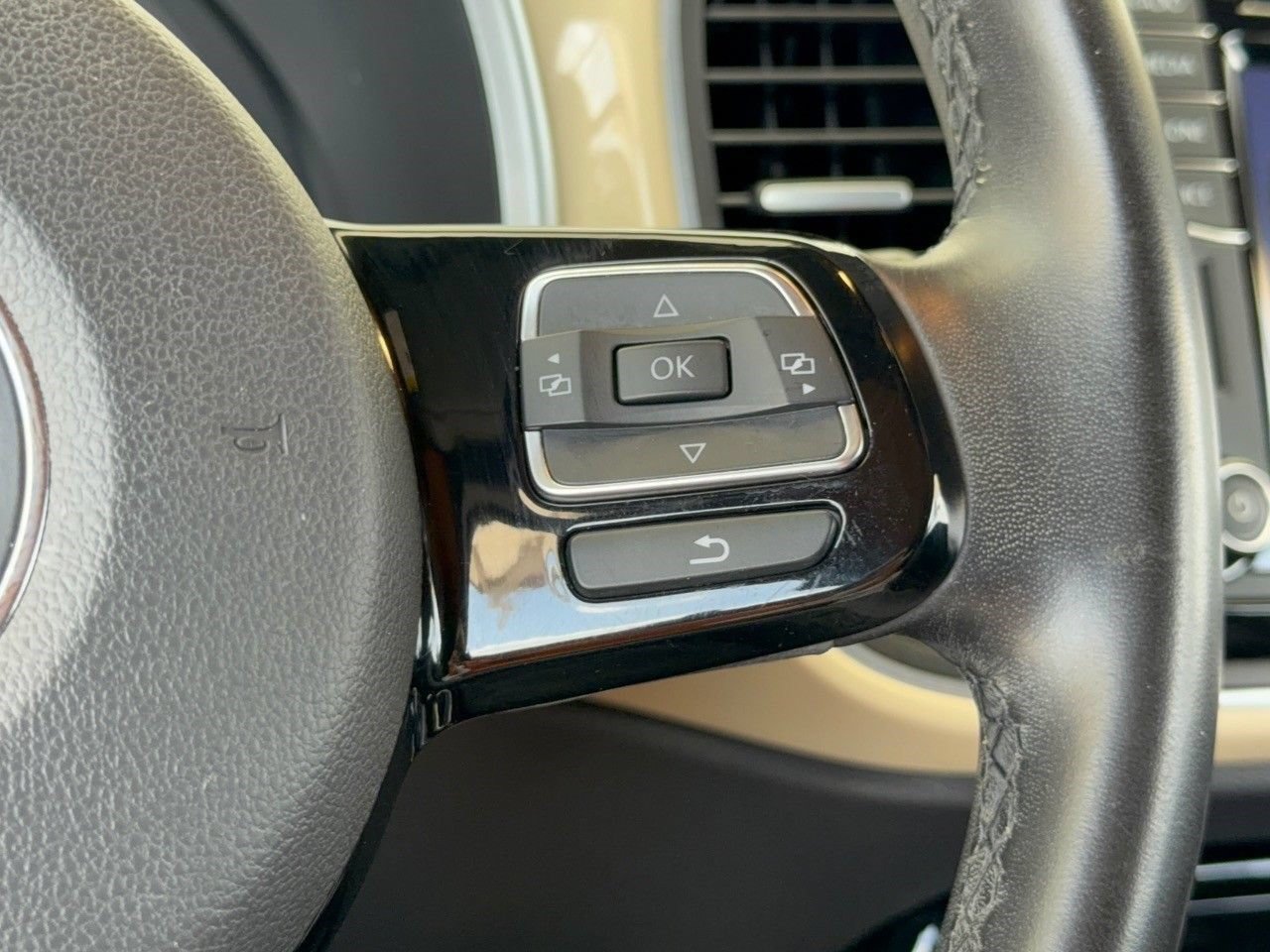 Used 2019 Volkswagen Beetle 2.0T Final Edition SEL FWD image 19