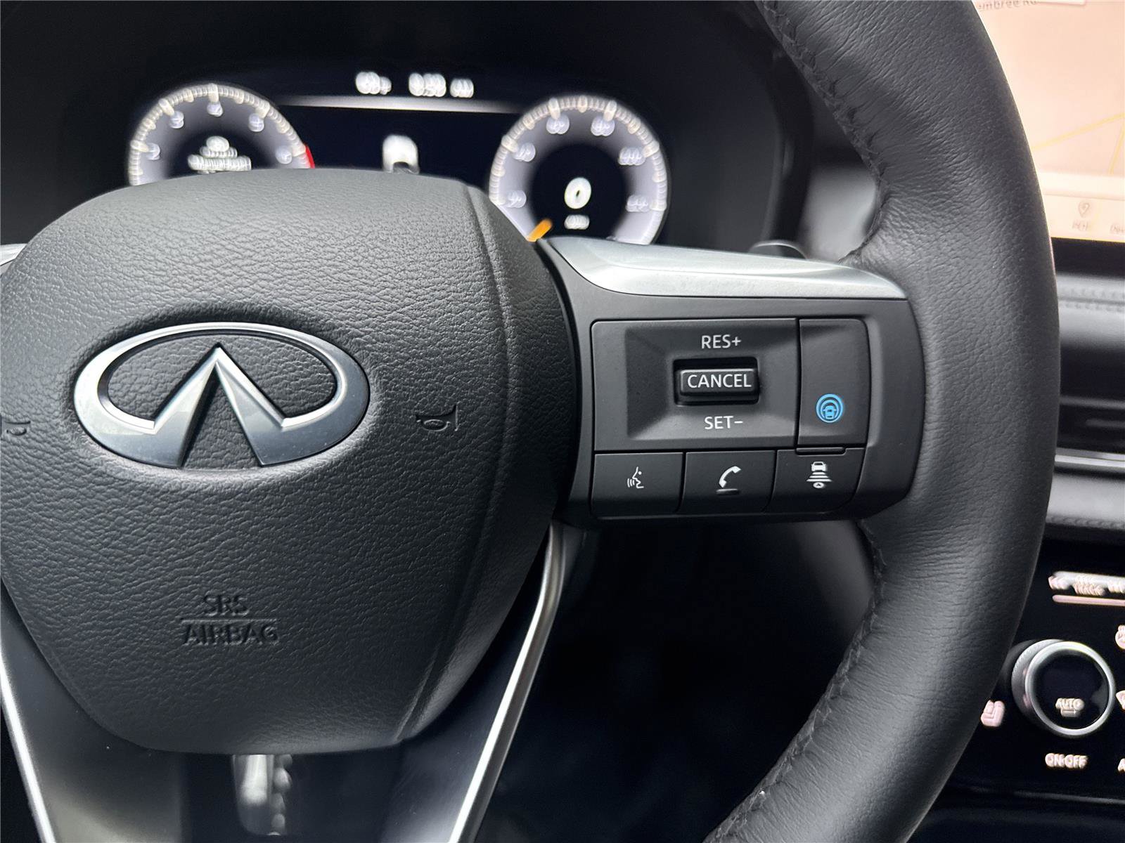 Certified 2025 INFINITI QX60 Luxe w/ Vision Package image 14