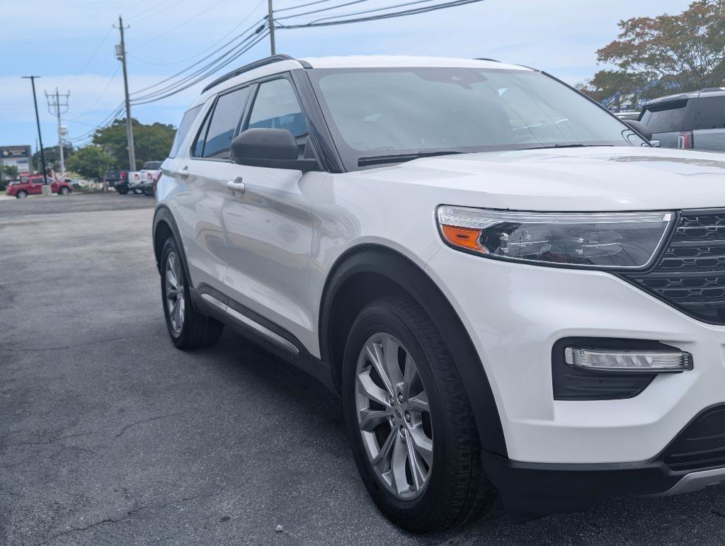 Used 2020 Ford Explorer XLT w/ Equipment Group 202A AWD/4WD image 3