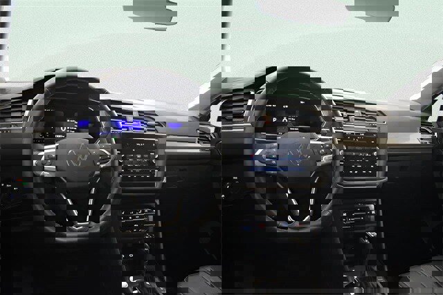 Used 2022 Volkswagen Tiguan SE image 16