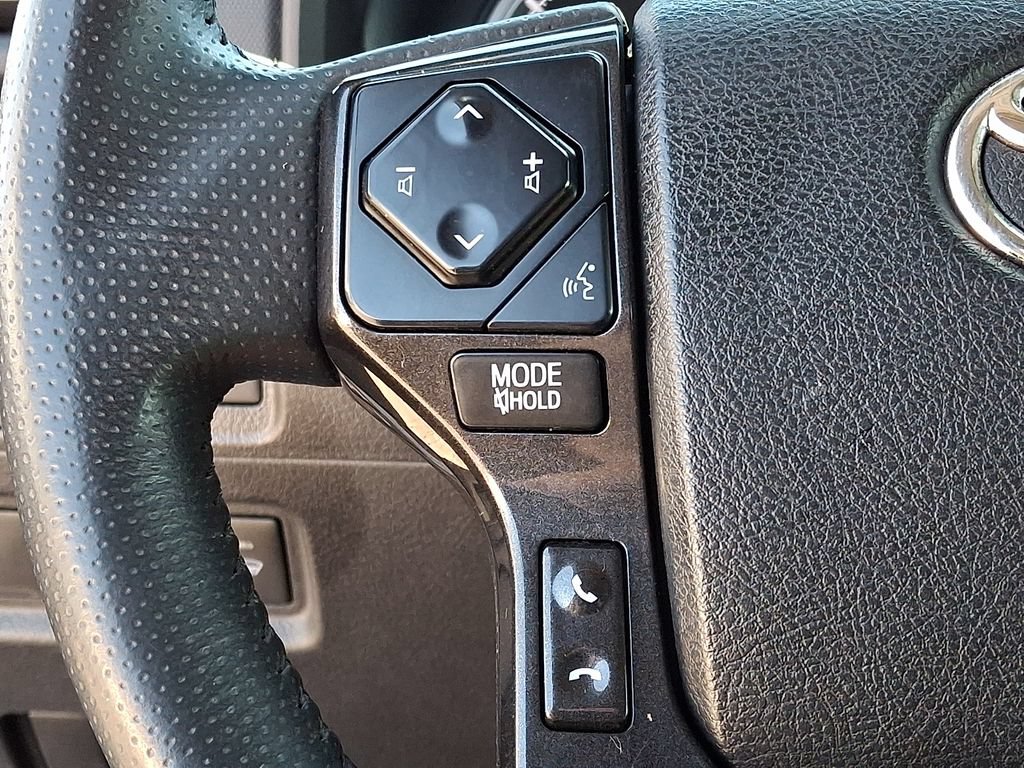 Certified 2022 Toyota 4Runner TRD Off-Road AWD/4WD image 25