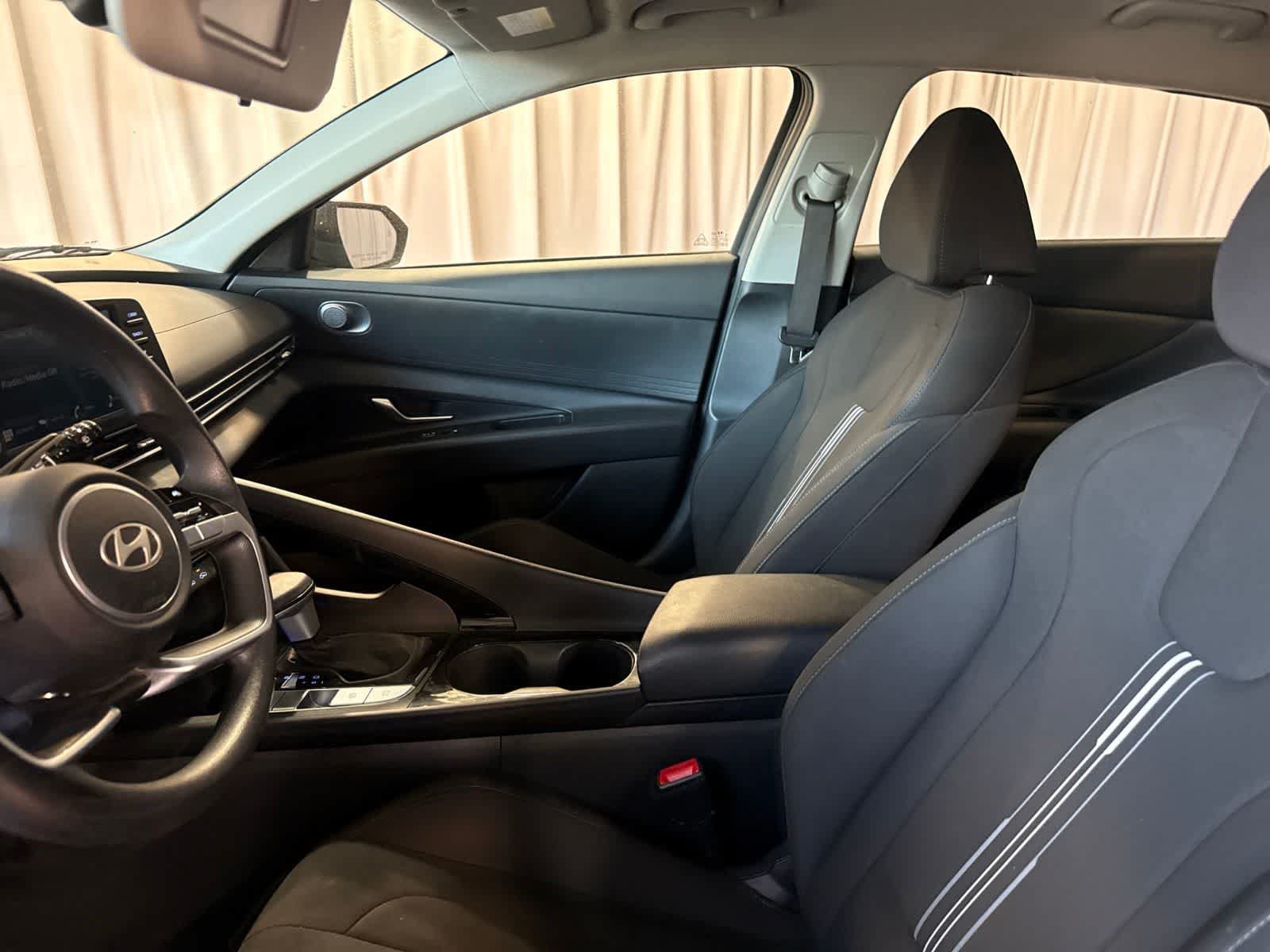 Used 2026 Hyundai Elantra Hybrid FWD image 19