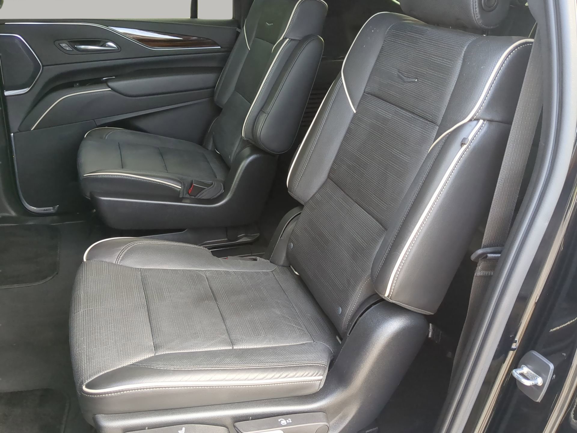 Used 2021 Cadillac Escalade ESV Premium Luxury AWD/4WD image 55