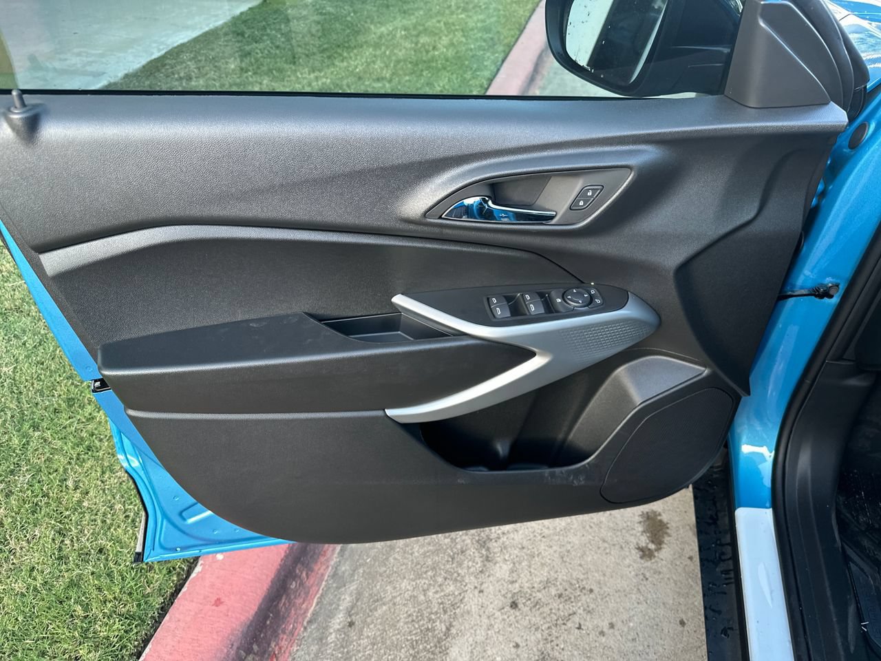 New 2026 Chevrolet Trax RS w/ Sunroof Package FWD image 11