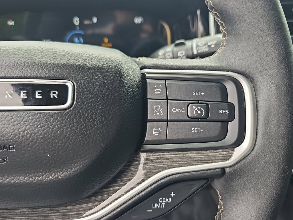 Used 2022 Jeep Wagoneer Series III w/ Flexible Seating Group AWD/4WD image 18