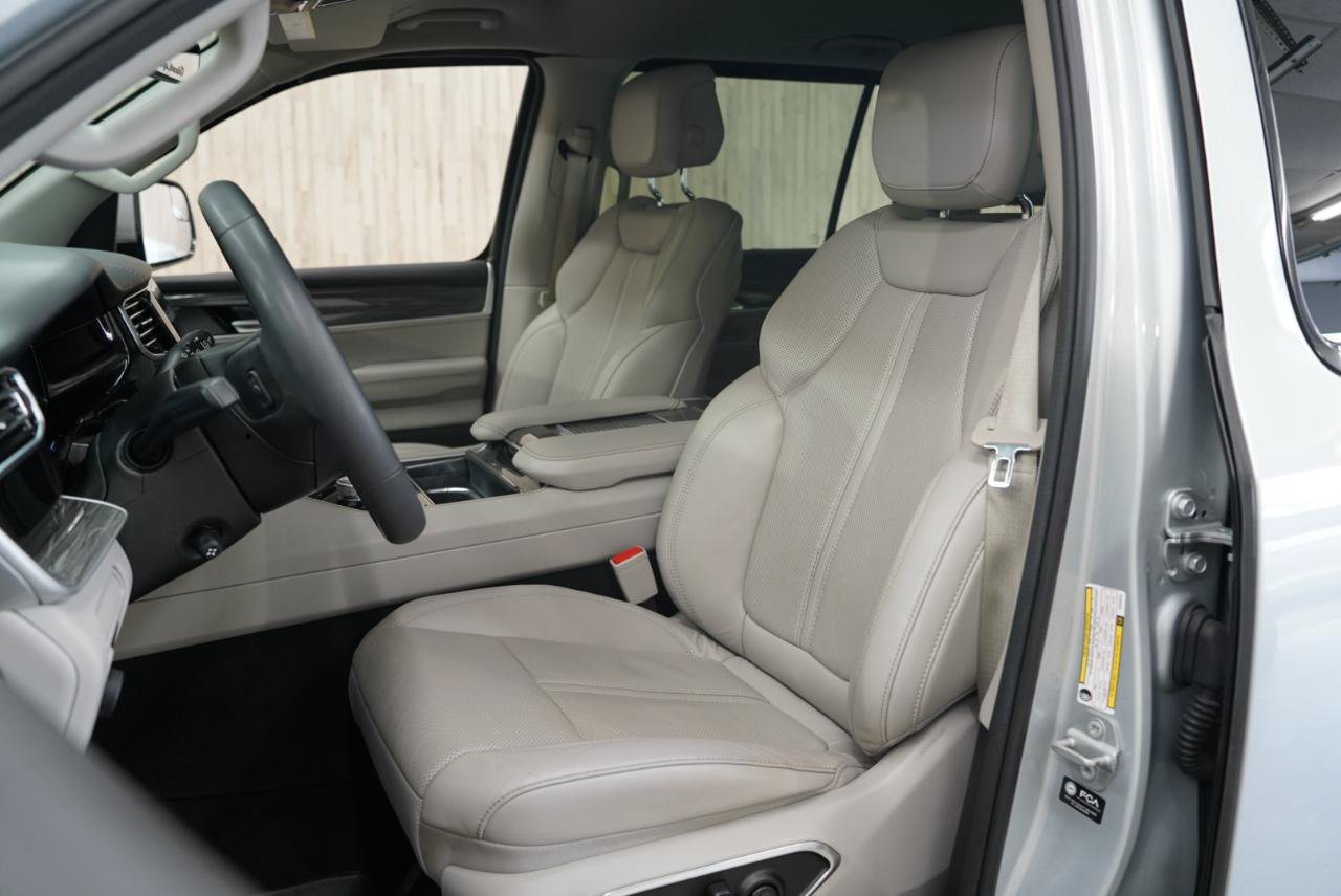 Used 2022 Jeep Wagoneer Series III w/ Convenience Group I AWD/4WD image 26
