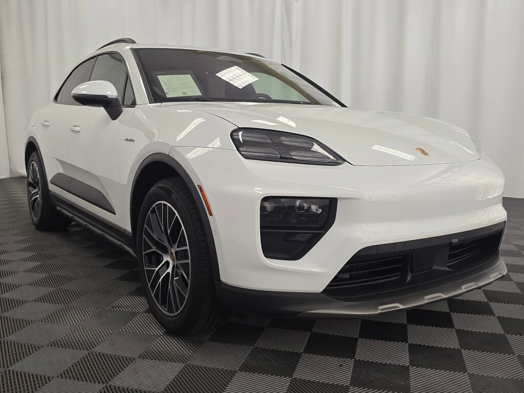 Certified 2025 Porsche Macan Electric image 9