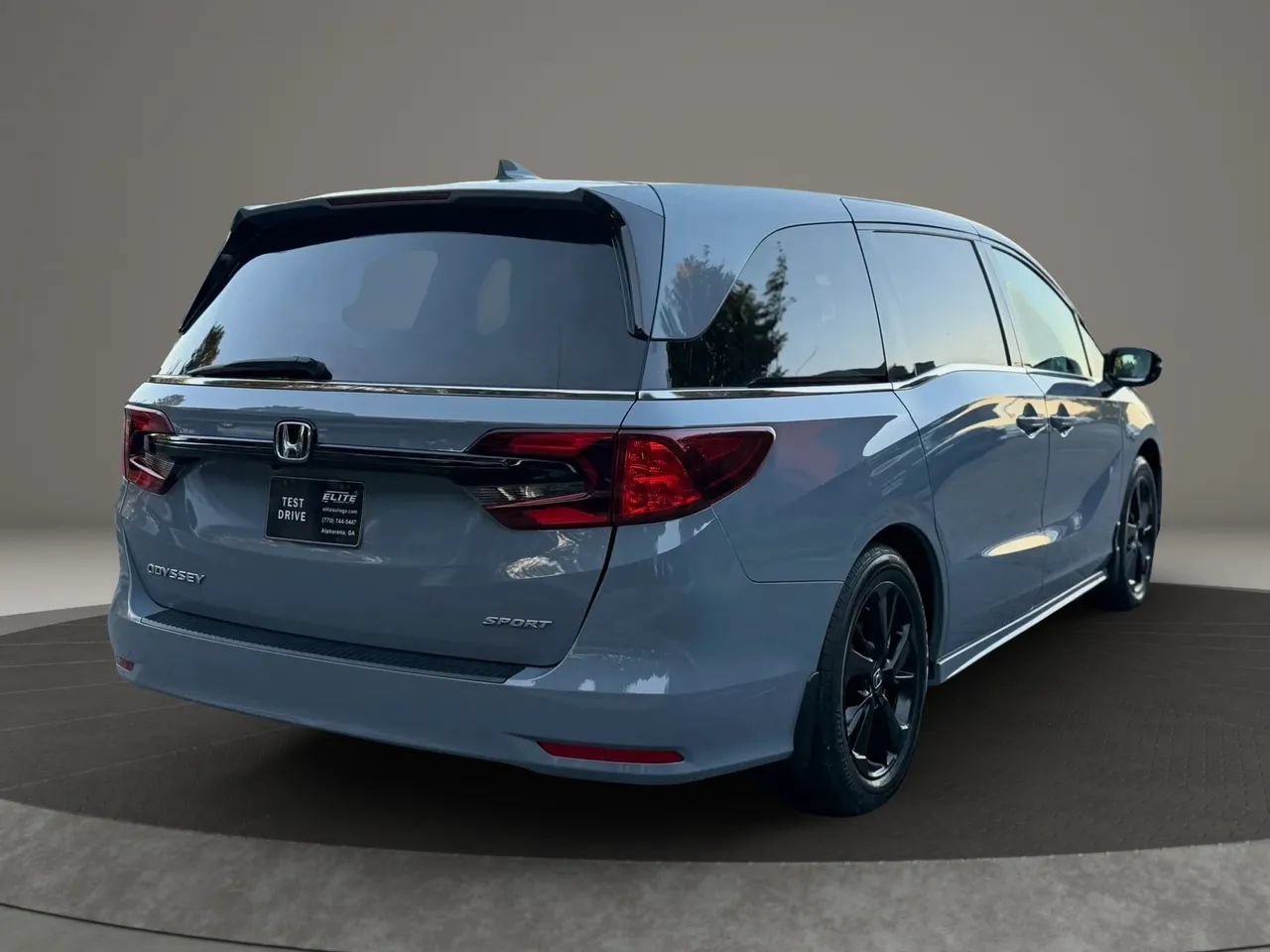 Used 2024 Honda Odyssey Sport image 4