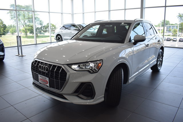 Used 2023 Audi Q3 2.0T Premium Plus w/ Premium Plus Package AWD/4WD image 3