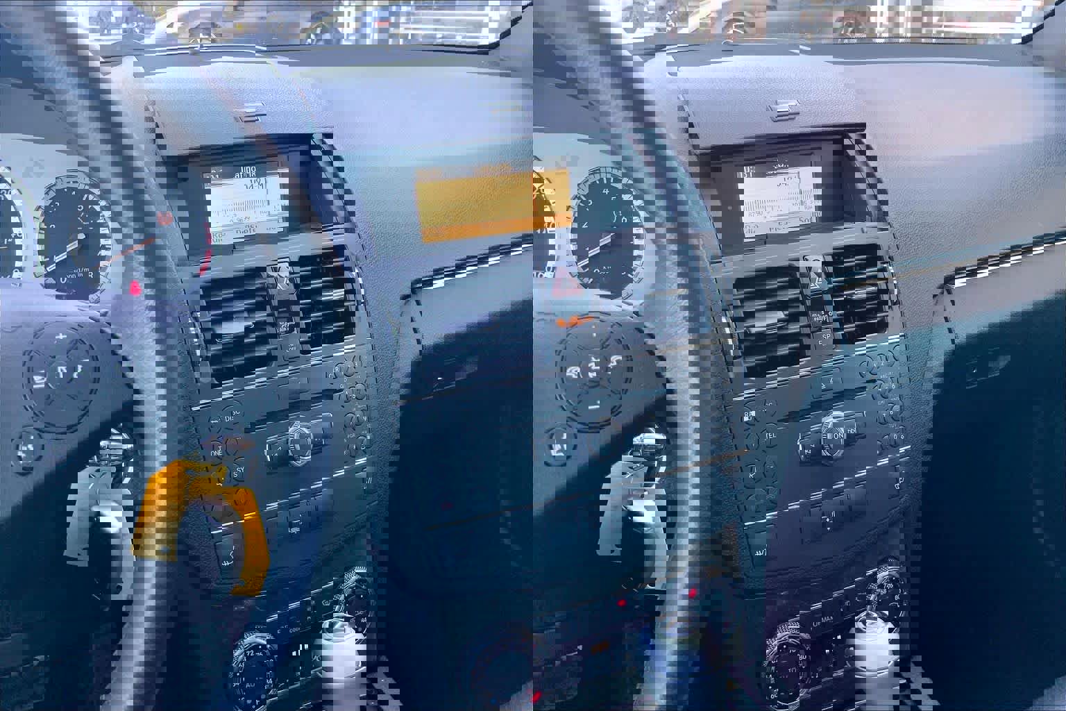 Used 2008 Mercedes-Benz C 350 Sport image 7