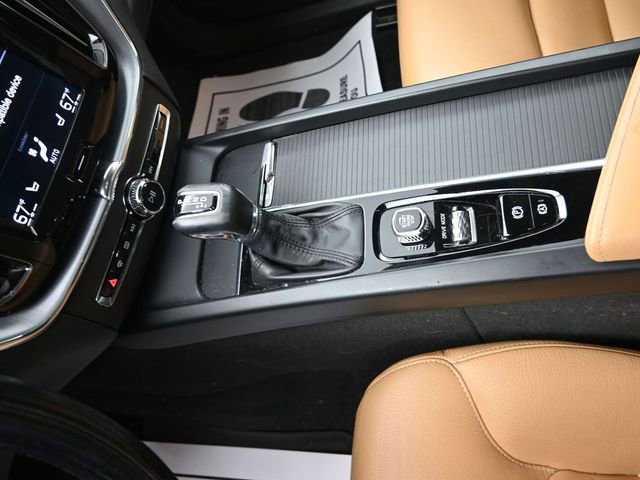 Used 2020 Volvo XC60 T5 Momentum w/ Protection Package image 11