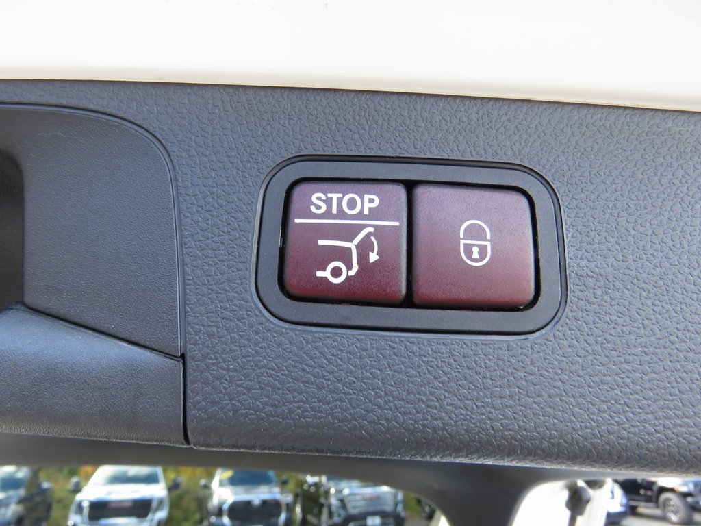 Used 2019 Mercedes-Benz GLC 300 4MATIC image 19