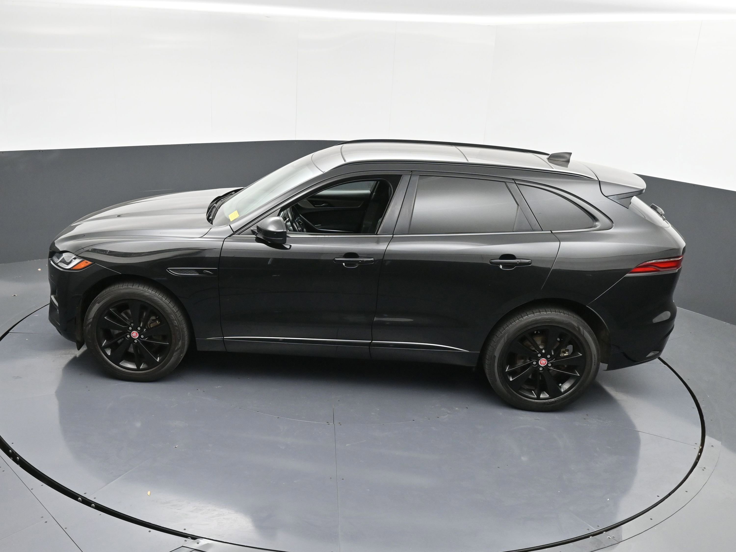 Used 2022 Jaguar F-PACE S image 37