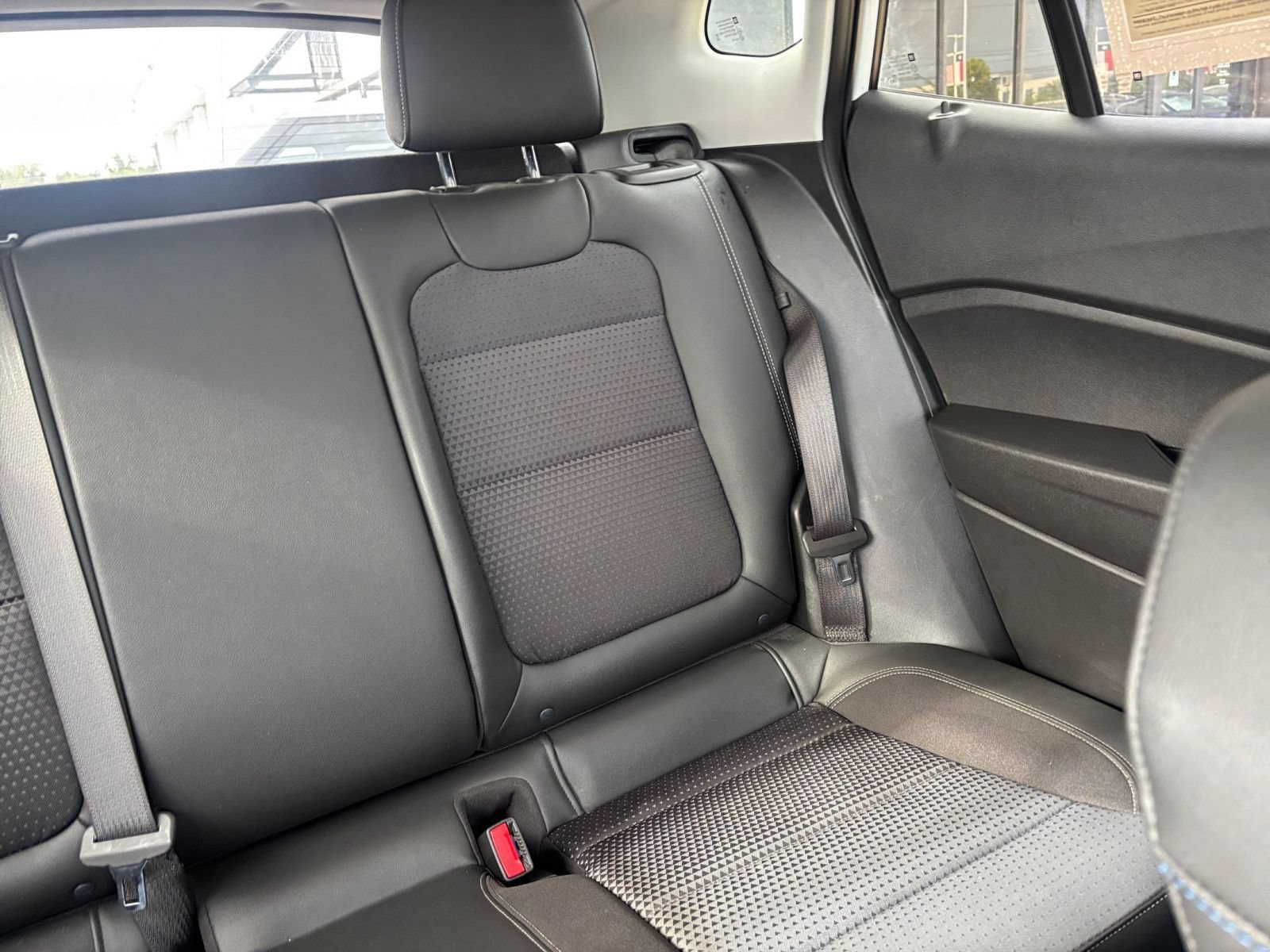 Used 2025 Chevrolet Trax LT FWD image 31