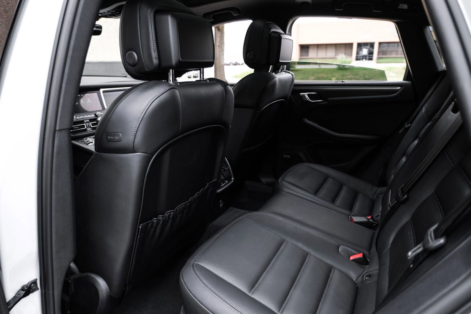 Used 2021 Porsche Macan GTS w/ Premium Package Plus (PF9) AWD/4WD image 40