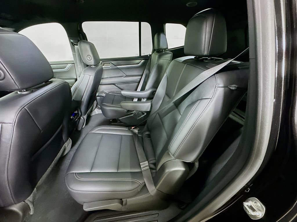 Used 2024 GMC Acadia Elevation w/ Black Edition image 14