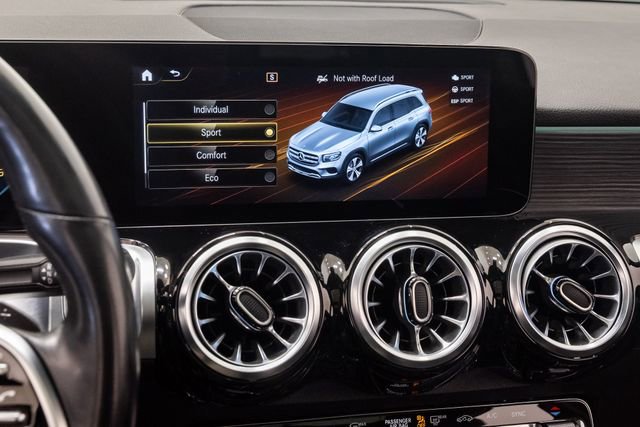 Used 2023 Mercedes-Benz GLB 250 4MATIC w/ Premium Package image 15