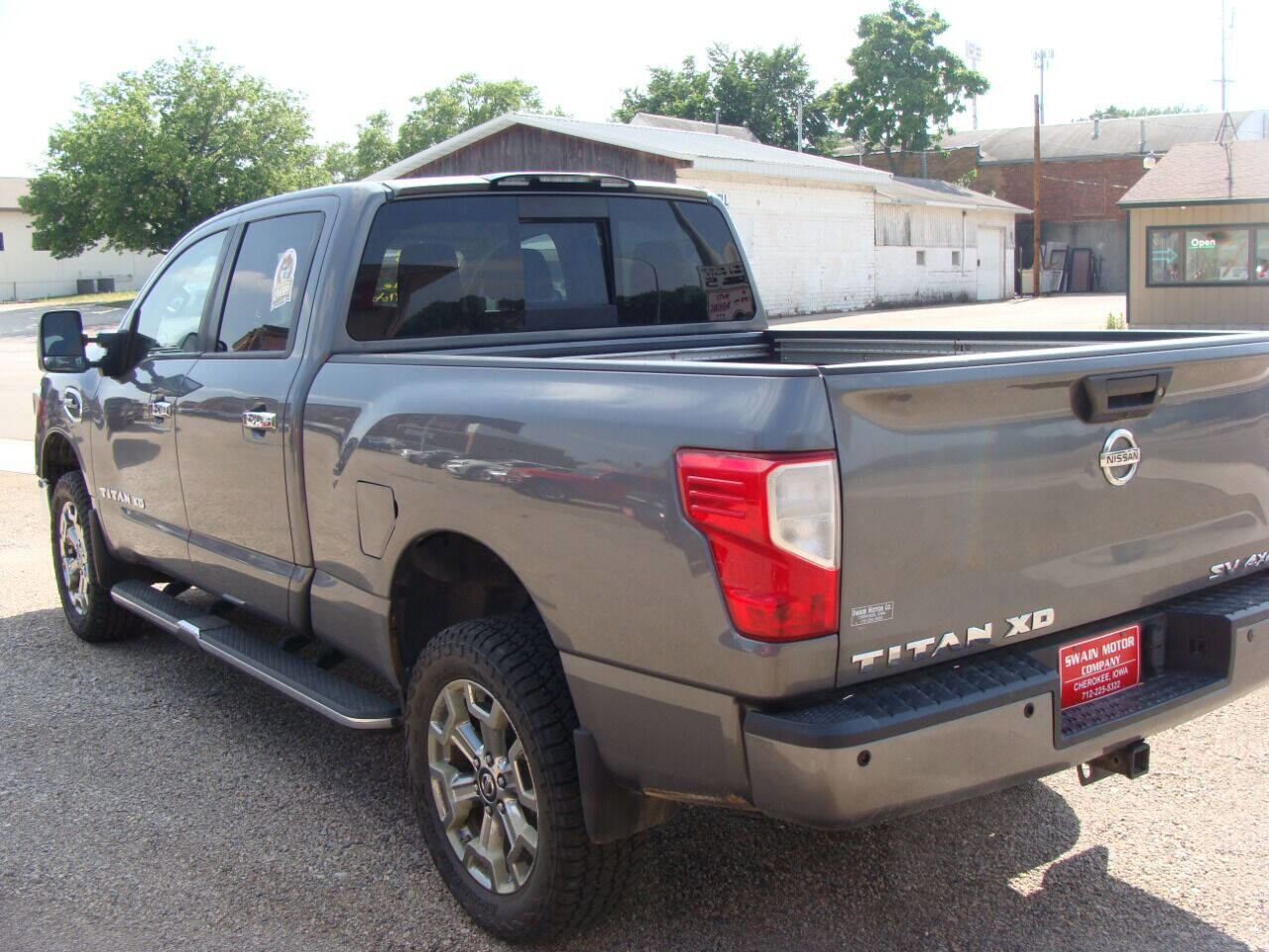 Used 2018 Nissan Titan SV w/ SV Convenience Package image 19