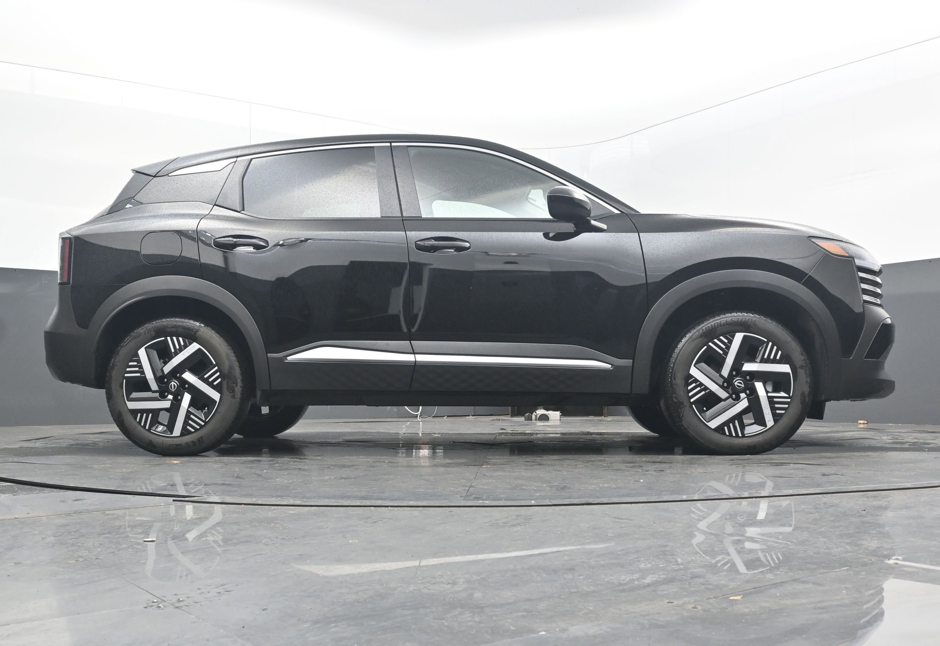 Certified 2025 Nissan Kicks SV image 28