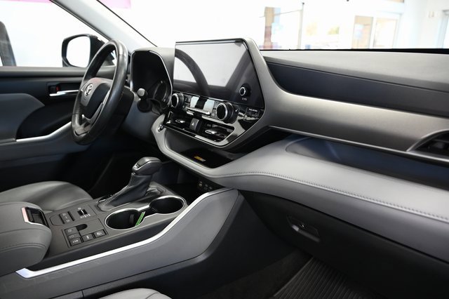 Used 2023 Toyota Highlander XLE image 15