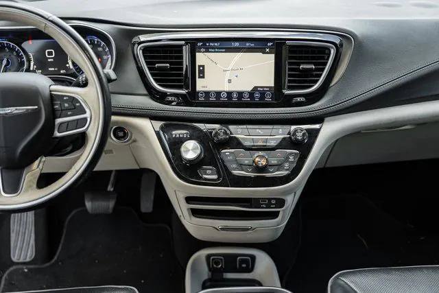 Certified 2019 Chrysler Pacifica Limited FWD image 27