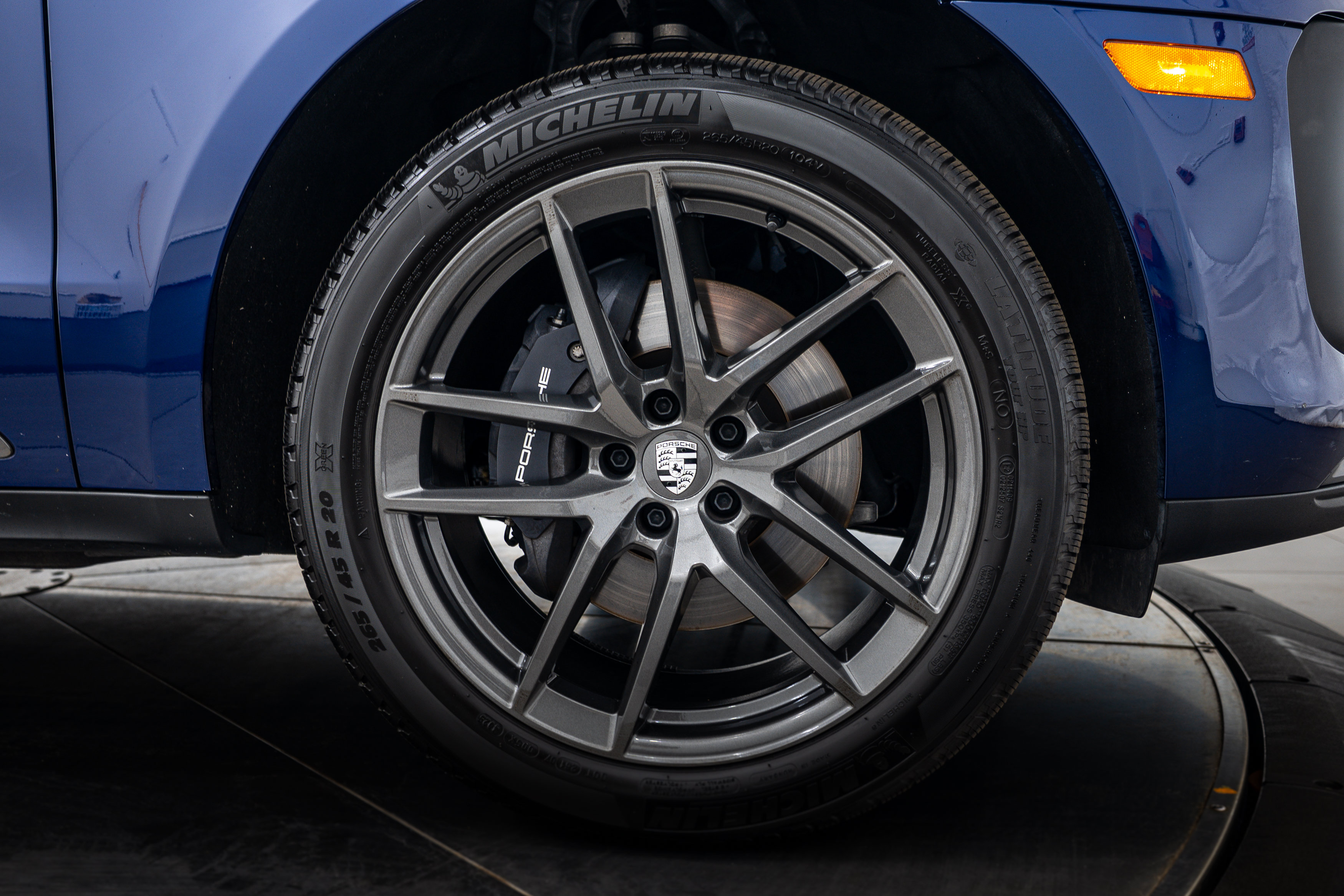 Certified 2026 Porsche Macan Turbo AWD/4WD image 11