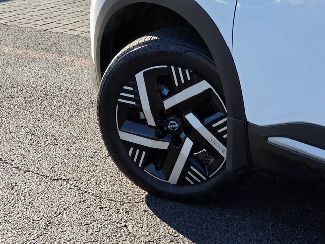 Used 2025 Nissan Kicks SV w/ Illumination Package image 8