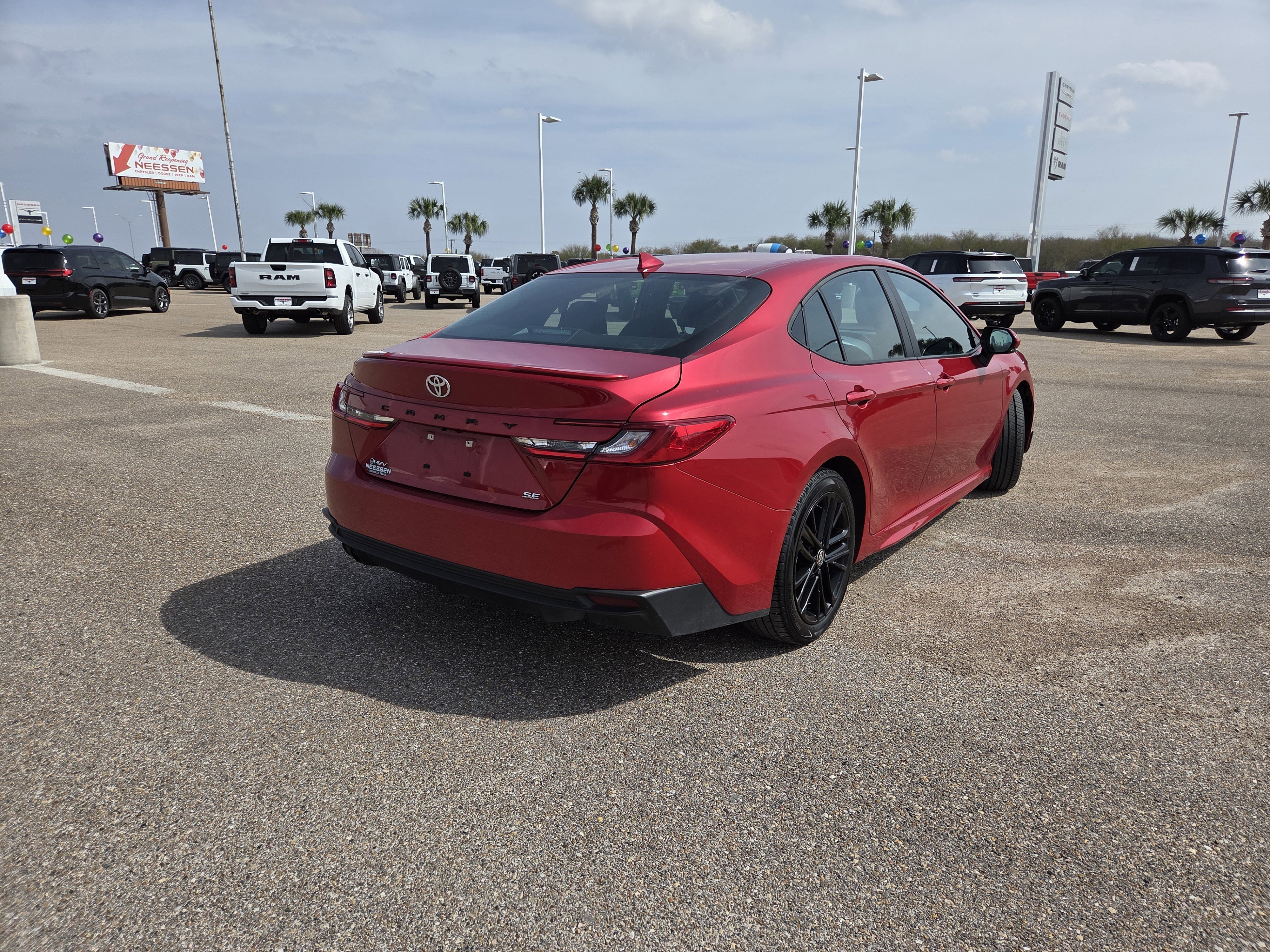 Used 2025 Toyota Camry SE image 7