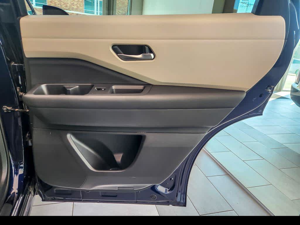 Used 2022 Nissan Pathfinder SV w/ SV Premium Package AWD/4WD image 23