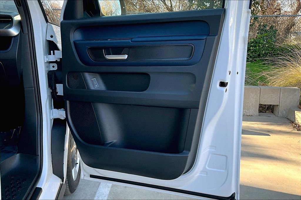 Certified 2025 Volkswagen ID. Buzz Pro S image 27