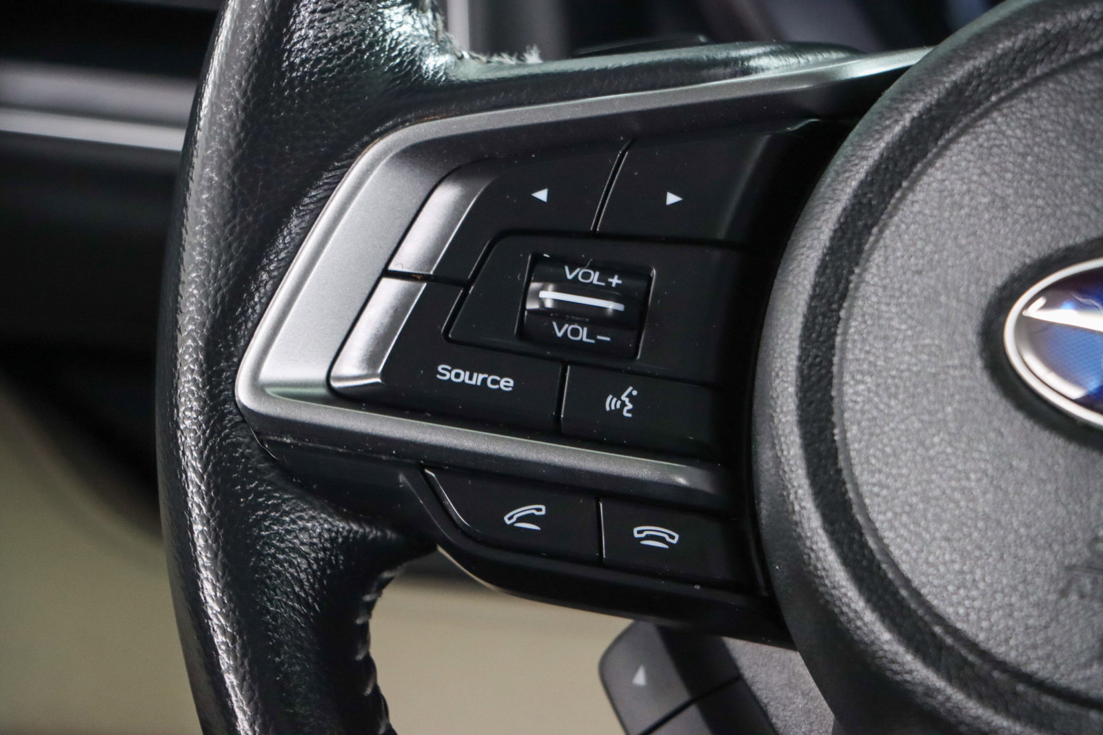 Used 2022 Subaru Ascent Limited w/ Technology Package image 13