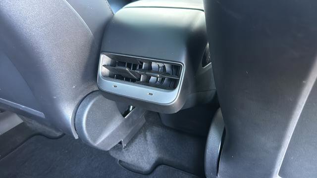 Used 2022 Tesla Model Y Long Range image 26