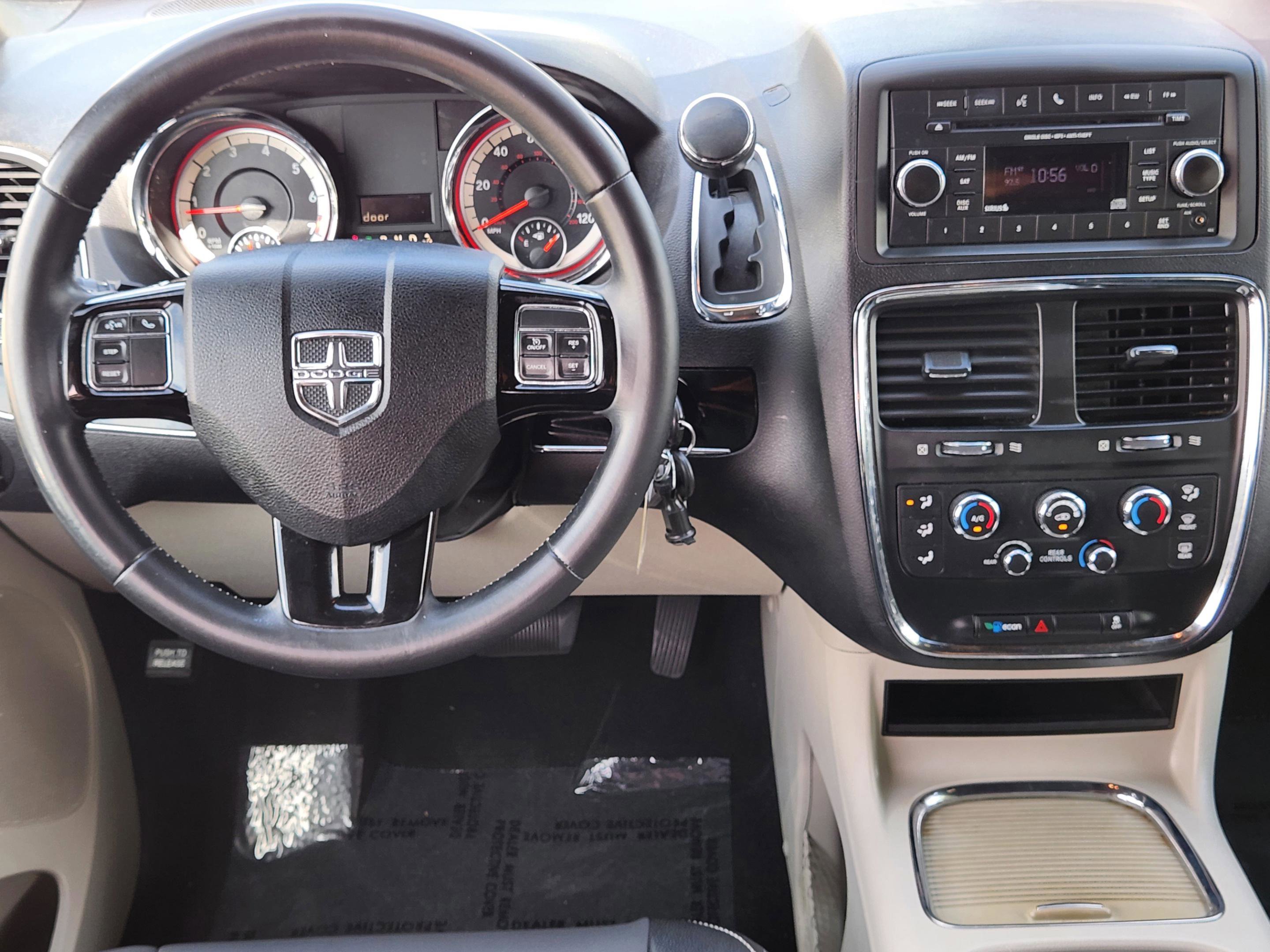 Used 2017 Dodge Grand Caravan SXT image 32